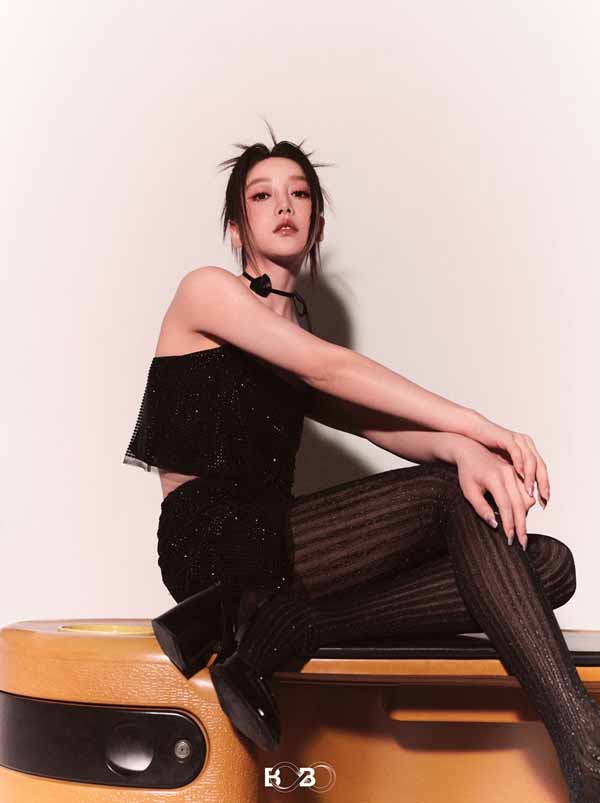 04 姜贞羽千禧辣妹诠释前卫魅力.jpg